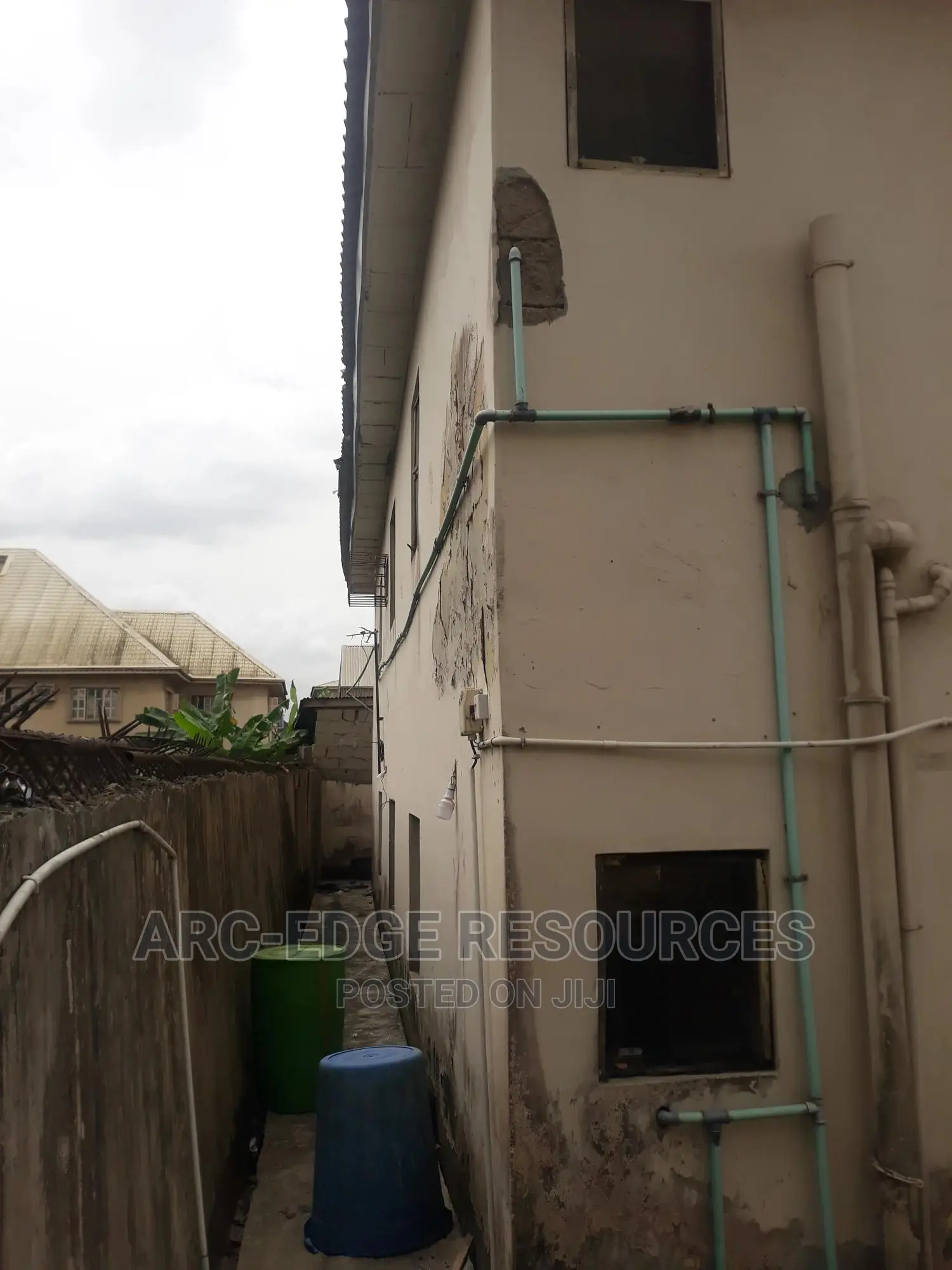 Commercial Block of 6flats of 3bedrooms With Big Warehouse