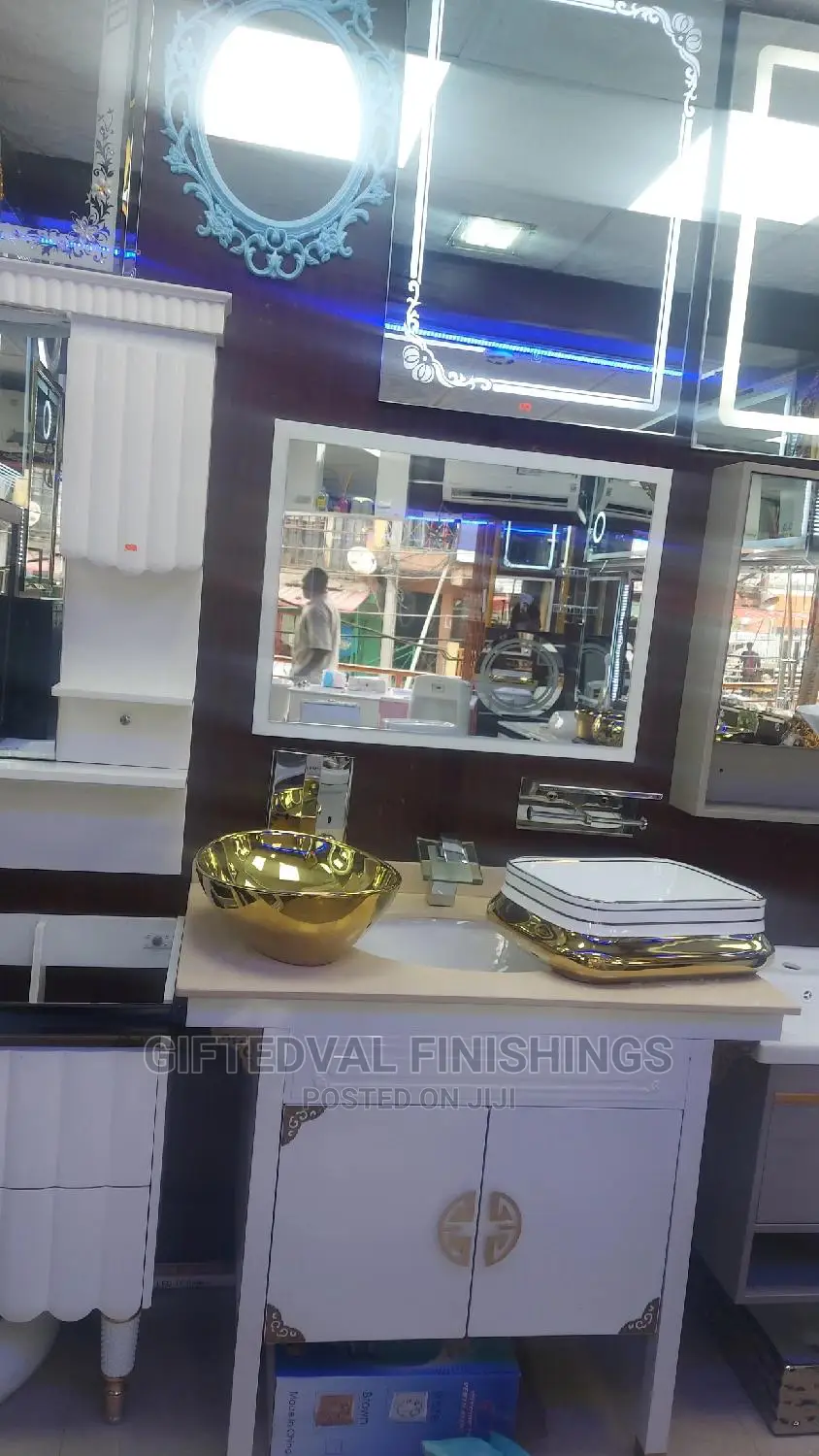 Quality Toilets Cabinet With Mirror