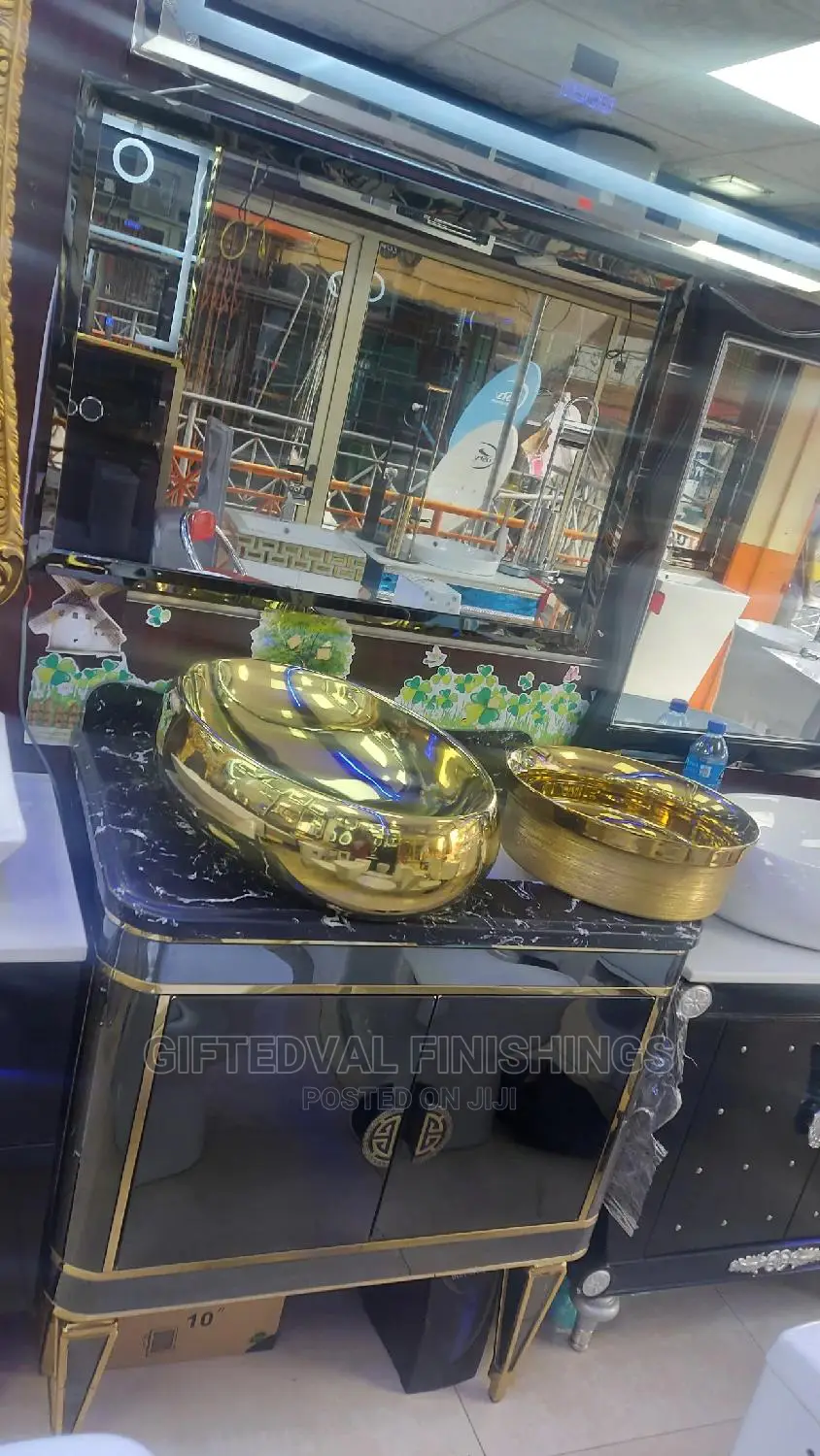 Quality Toilets Cabinet With Mirror