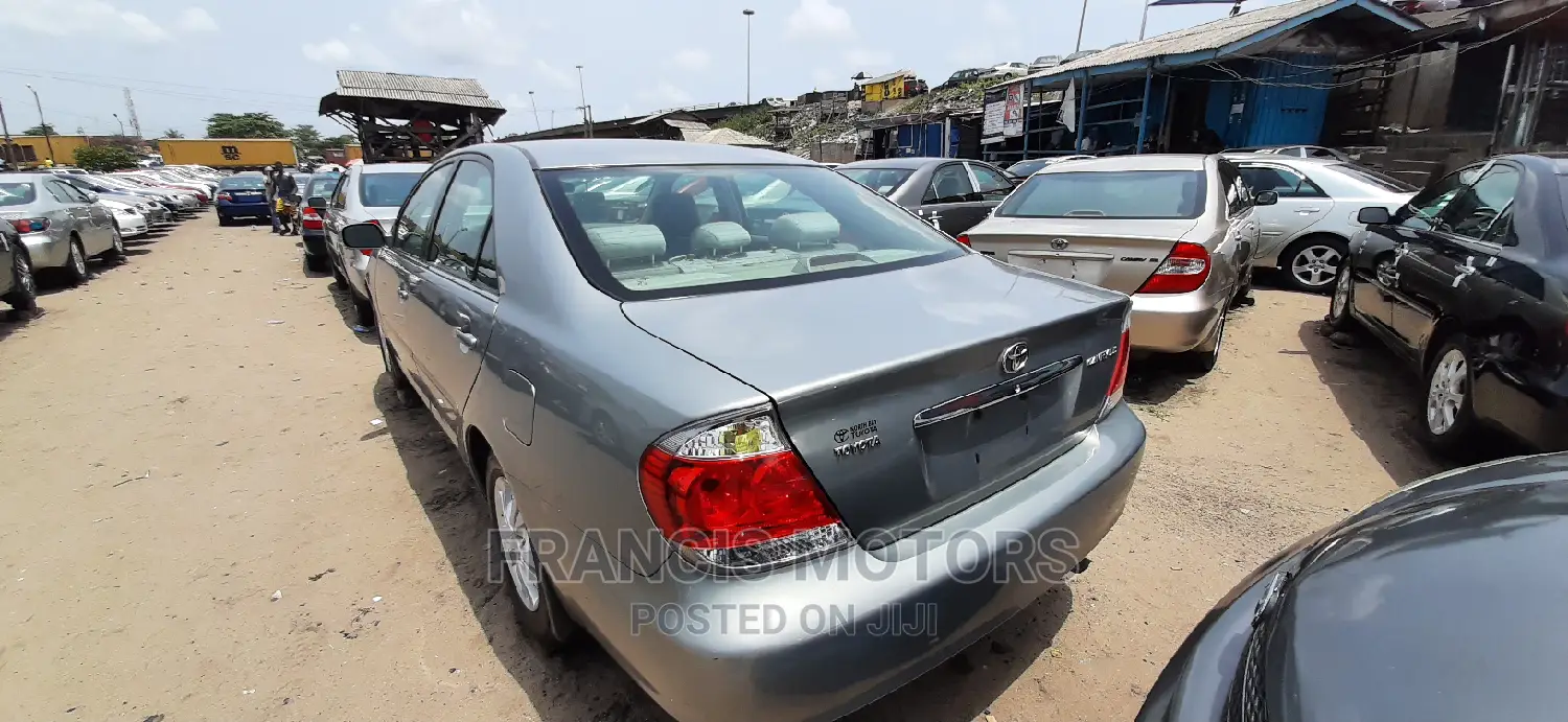Toyota Camry 2005 Gray