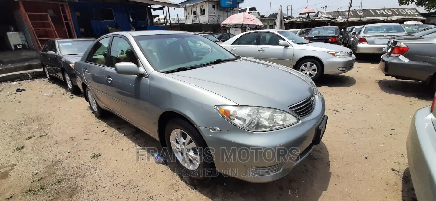 Toyota Camry 2005 Gray