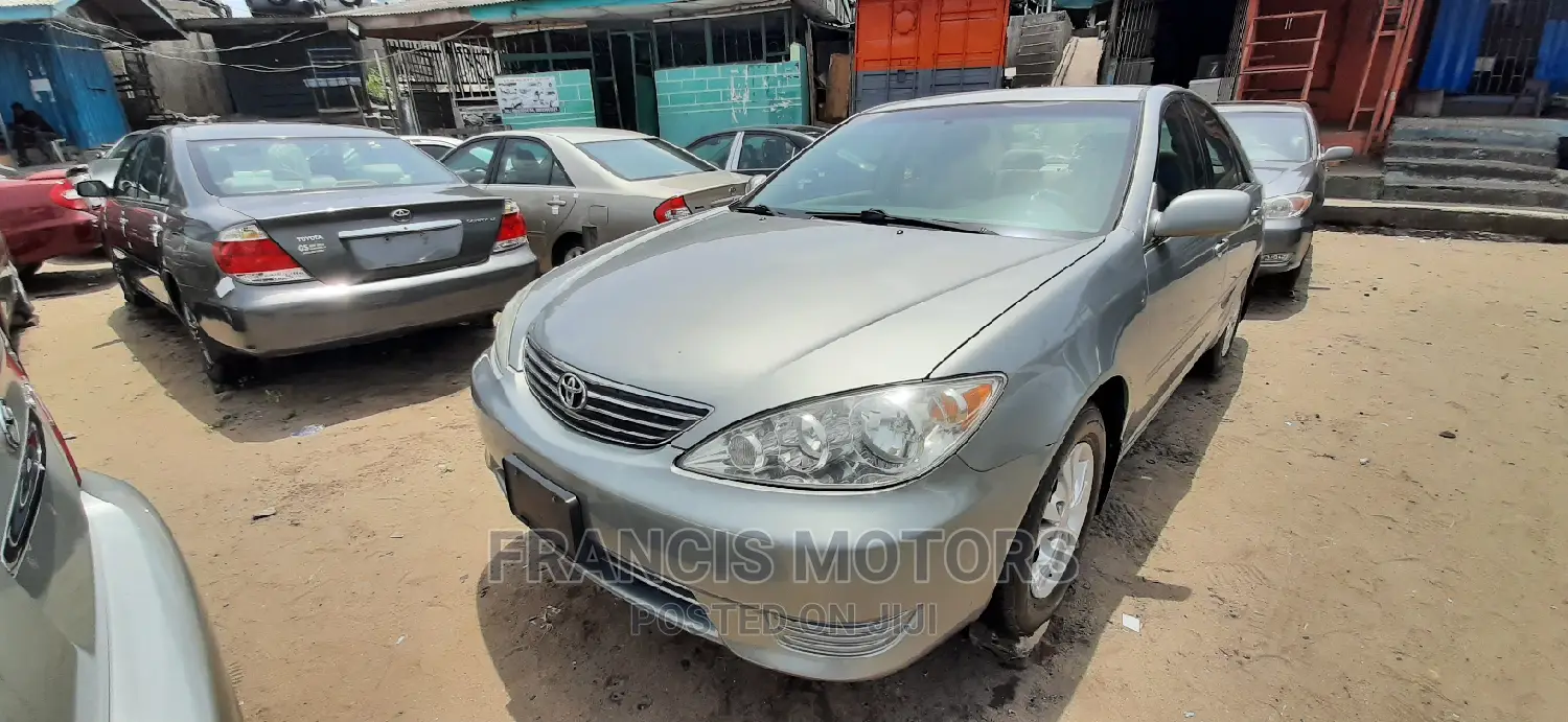 Toyota Camry 2005 Gray