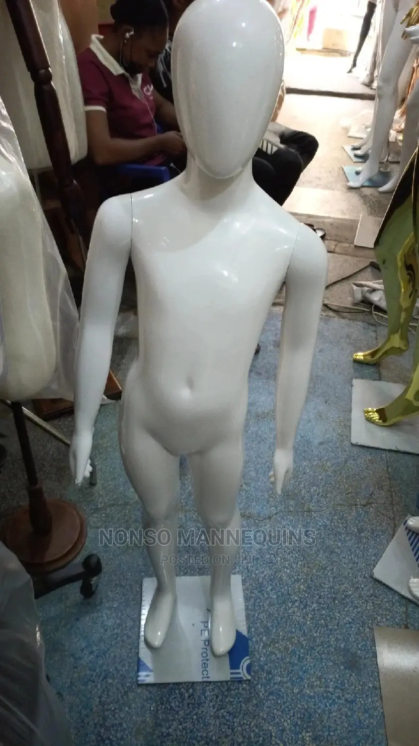 L2 Glossy White Unisex Kids Display Mannequins