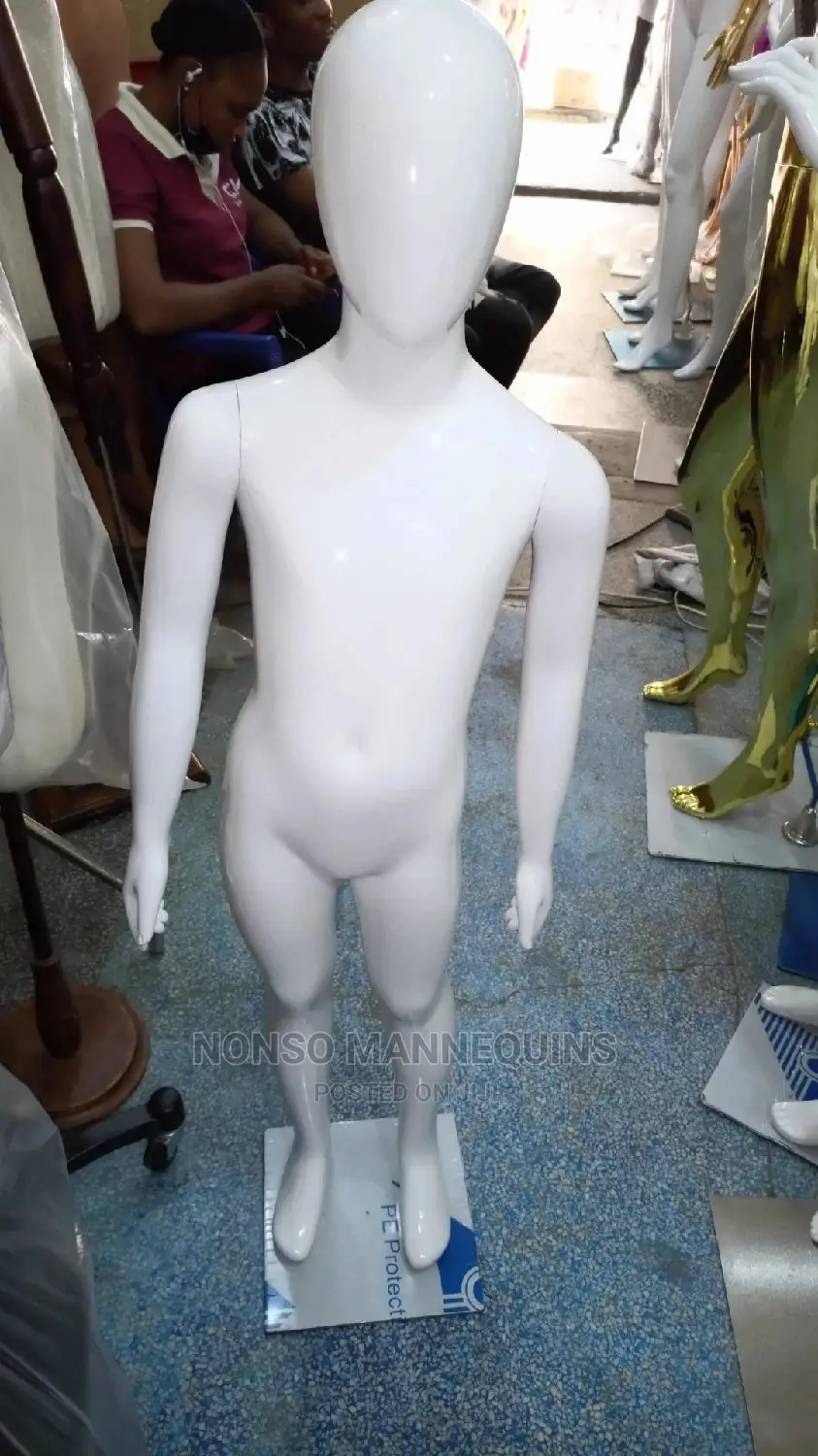 L2 Glossy White Unisex Kids Display Mannequins