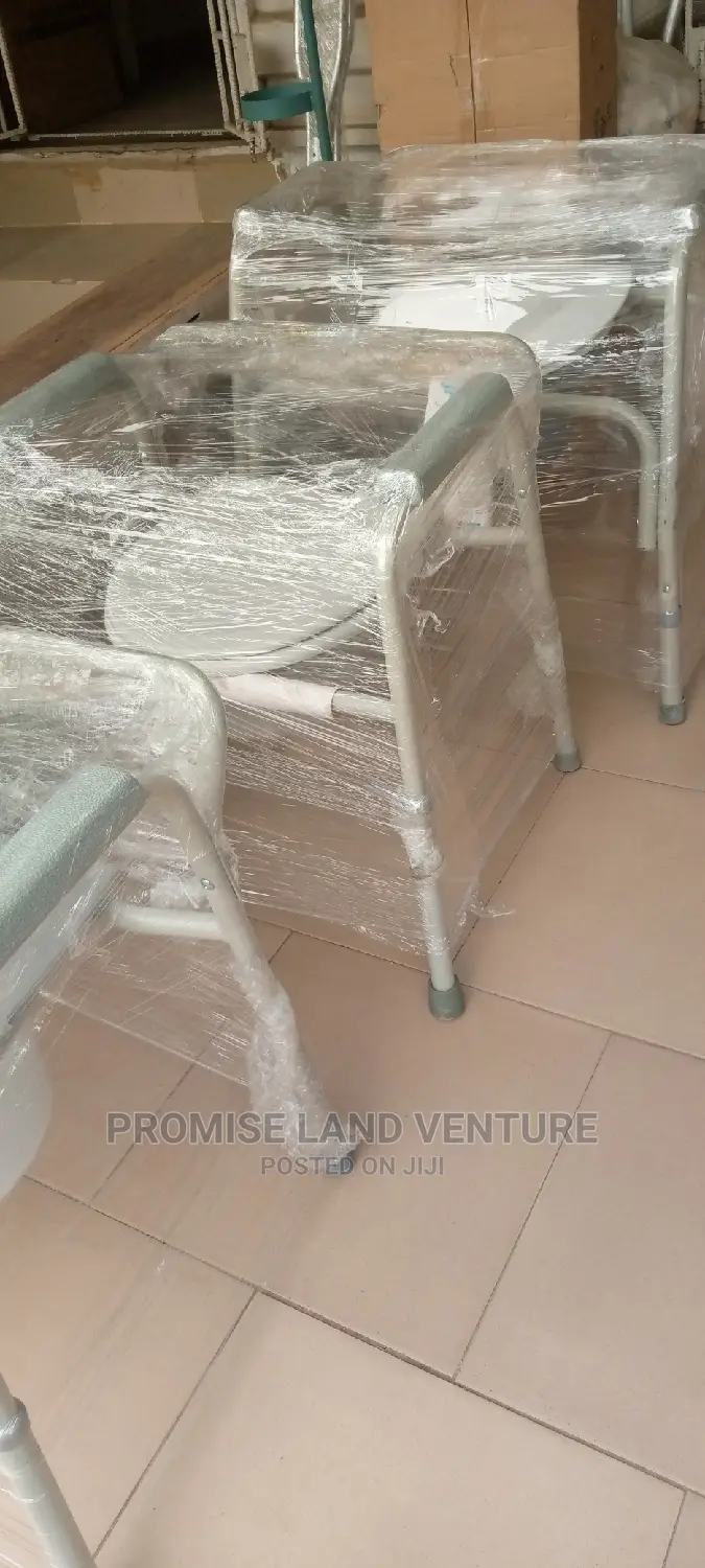 Commod Chair