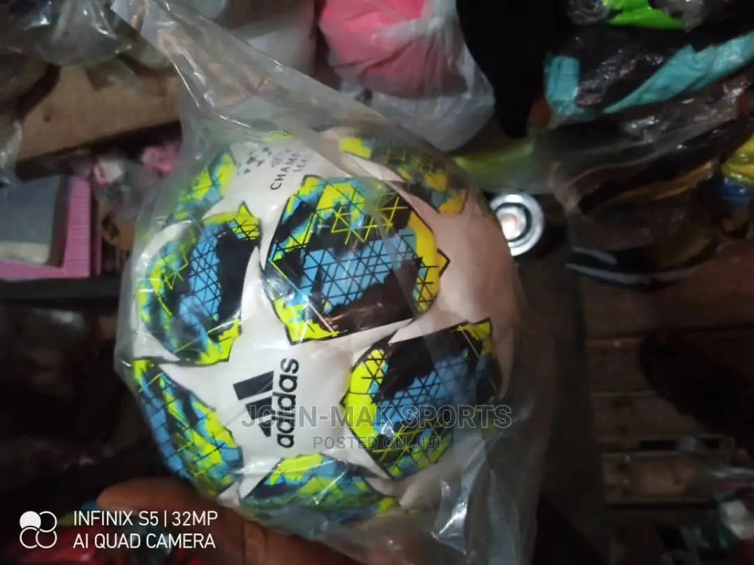 ADIDAS SIZE 4 Football