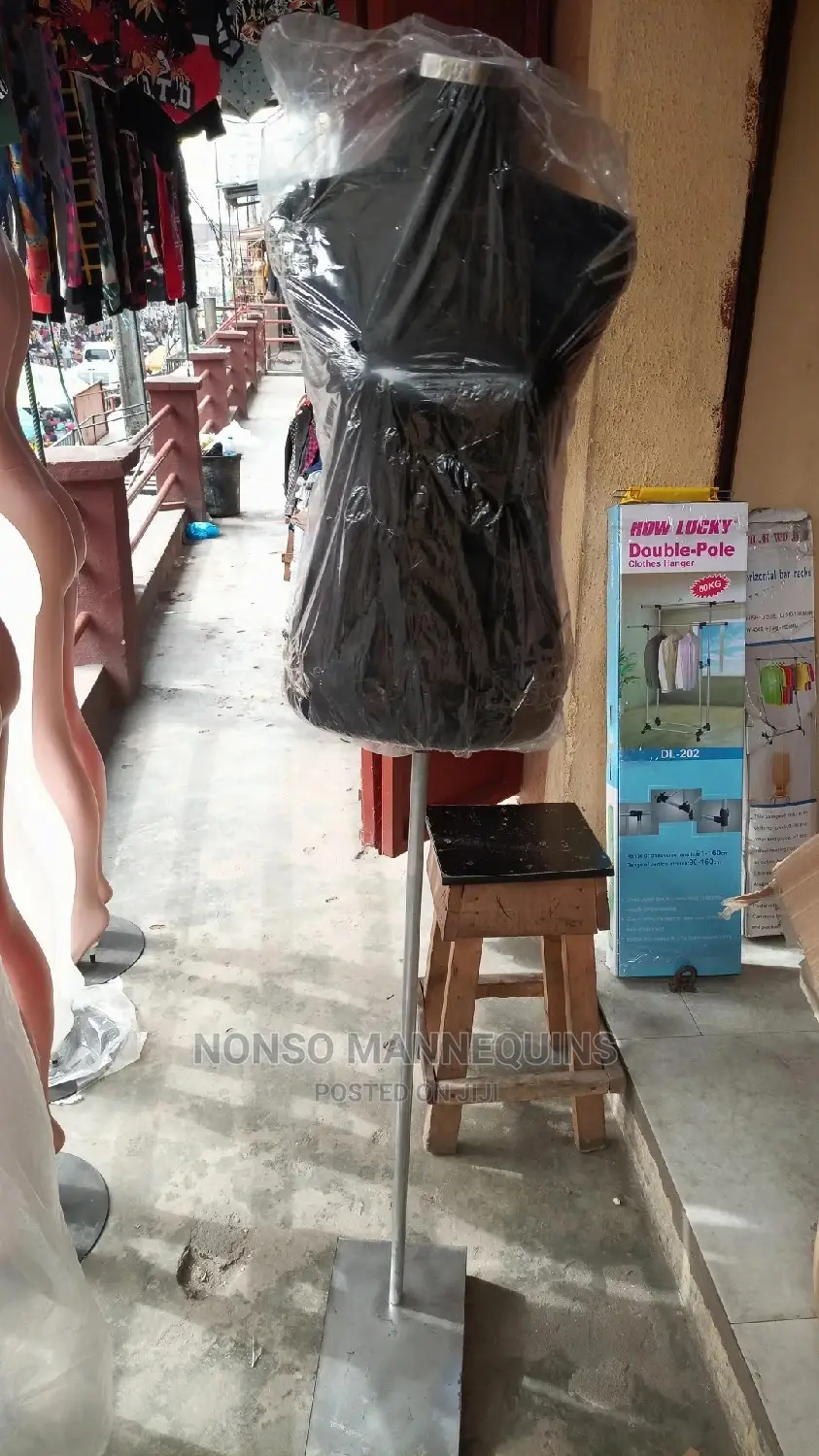 Pinnable Black Body Femalr Dressform Display Stand