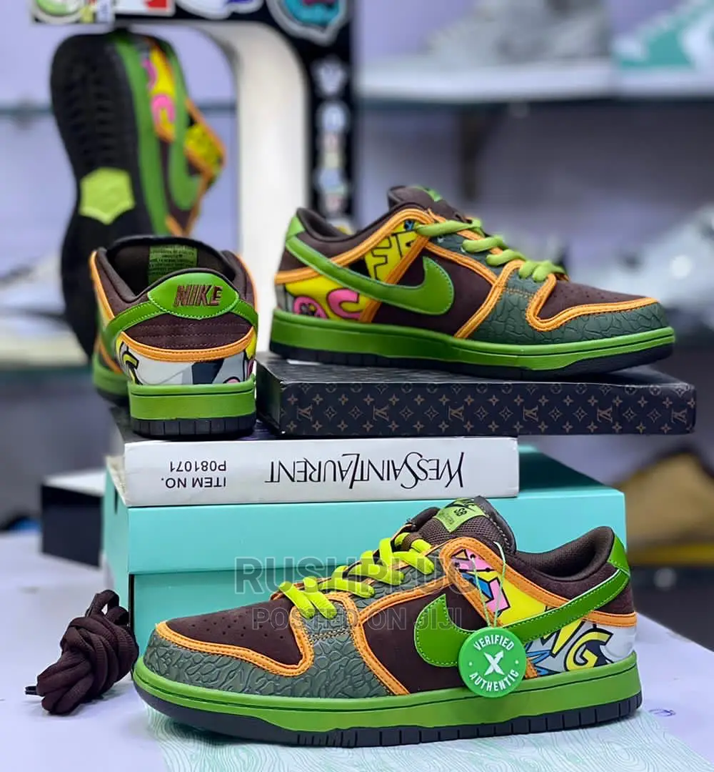 NIKE SB DUNK LOW ‘ De La Soul ‘