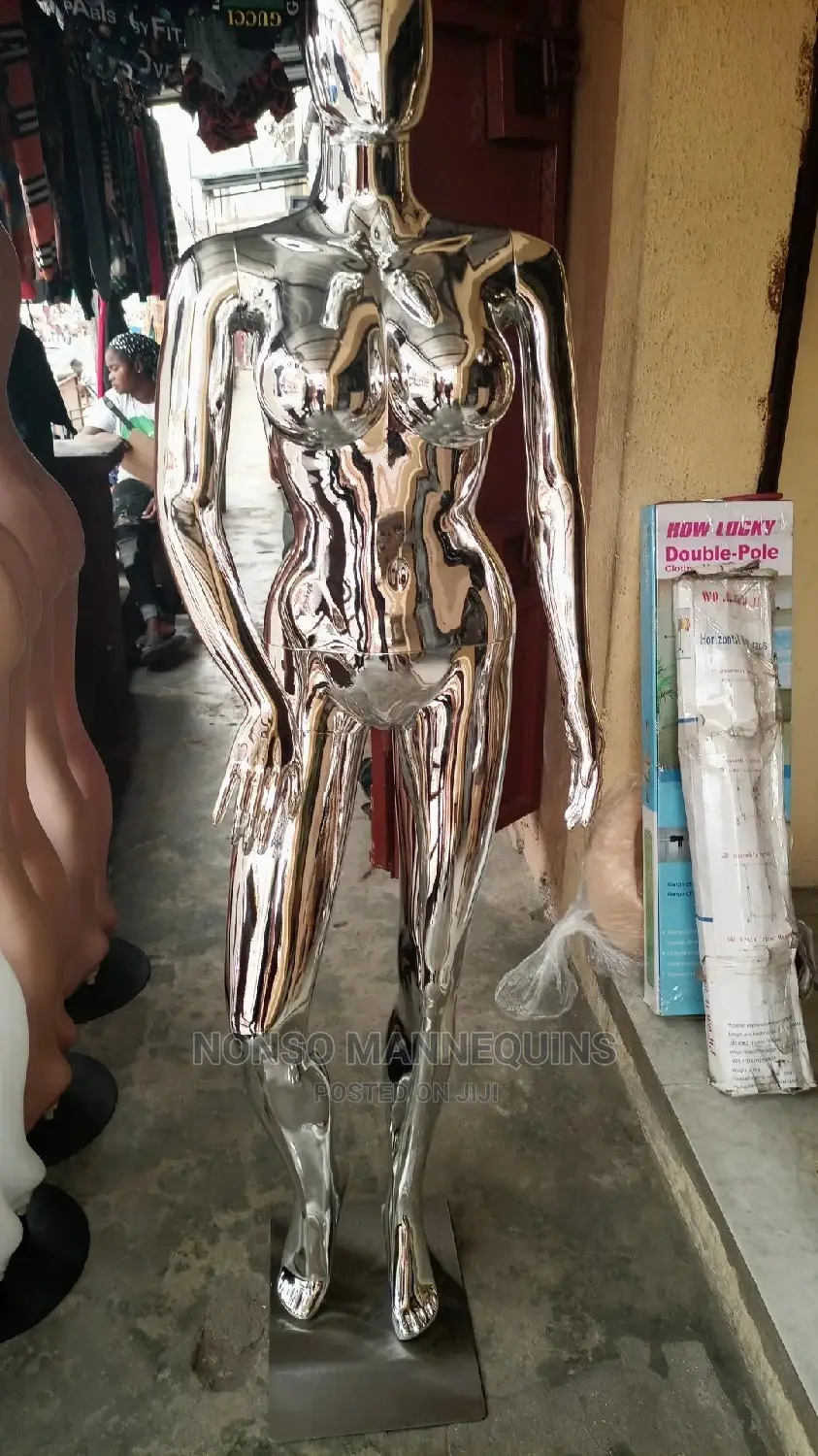 Big Breast Size 12 Uk Silver Chrome Faceless Female Mannequi