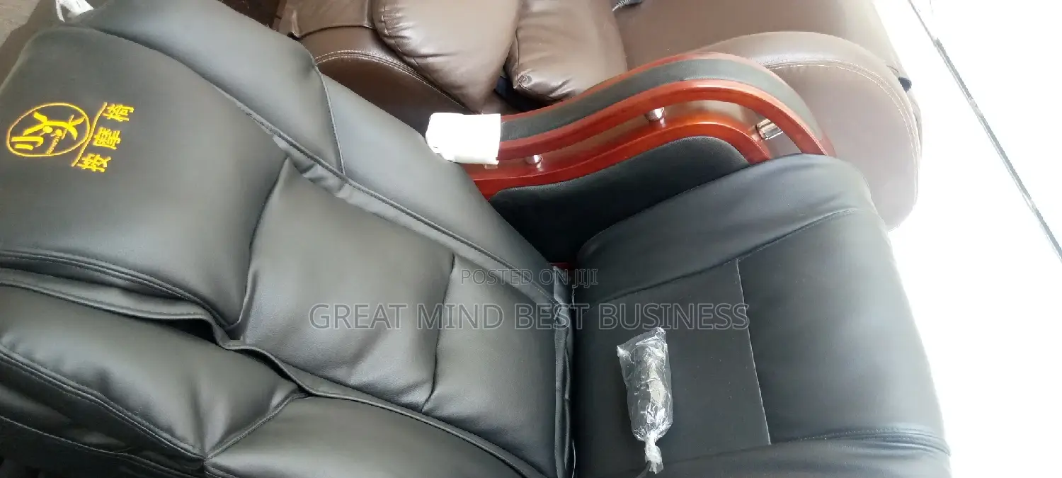 Italian Swivel Executives Massage Chair