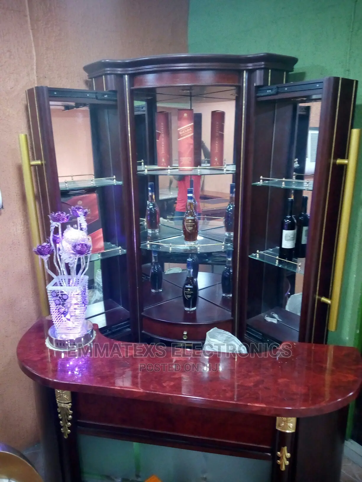 Executive Bar Stand