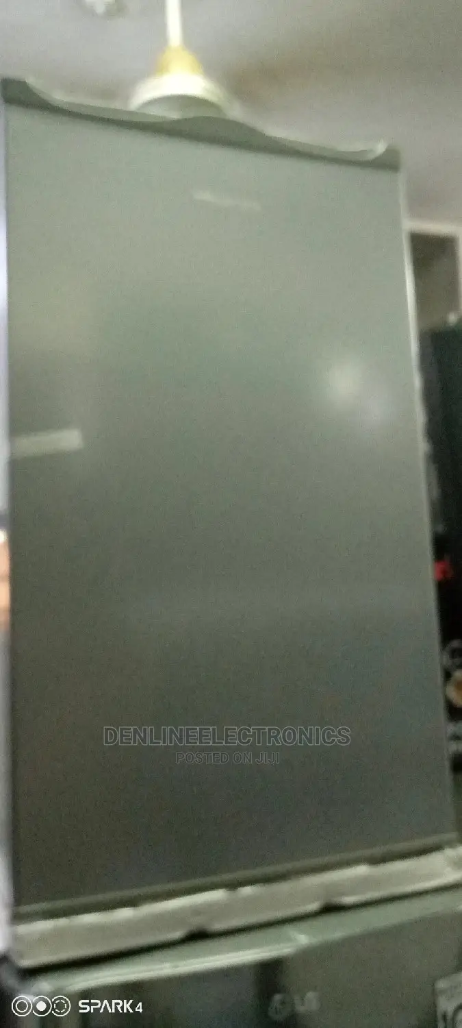 Hisense Table Top Single Door Fridge 100L Model093dr
