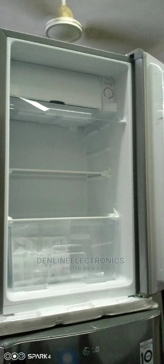 Hisense Table Top Single Door Fridge 100L Model093dr