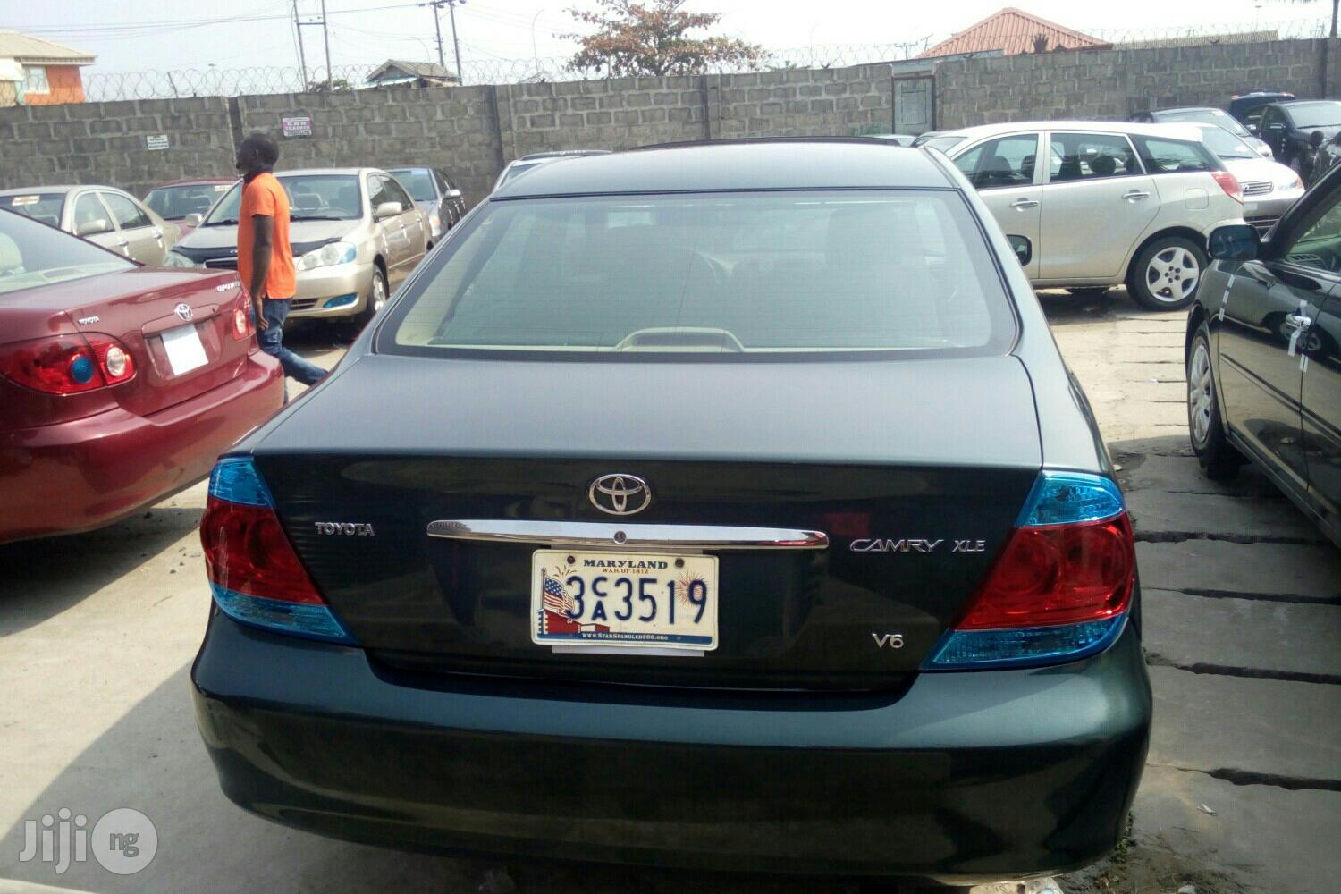 Toyota Camry XLE V6 4dr Sedan (3.0L 6cyl 5A) 2006 Gray