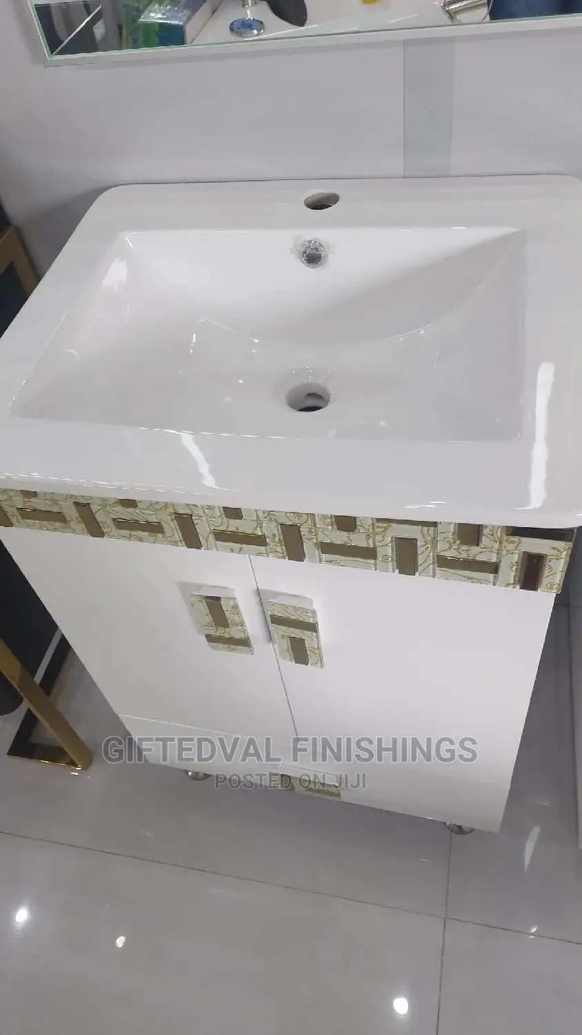 Cabinet Basin