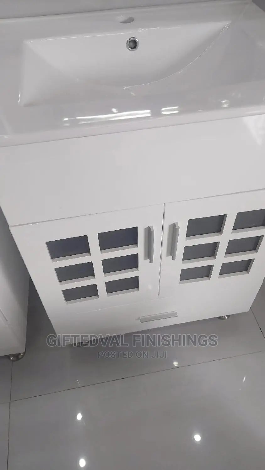 Cabinet Basin