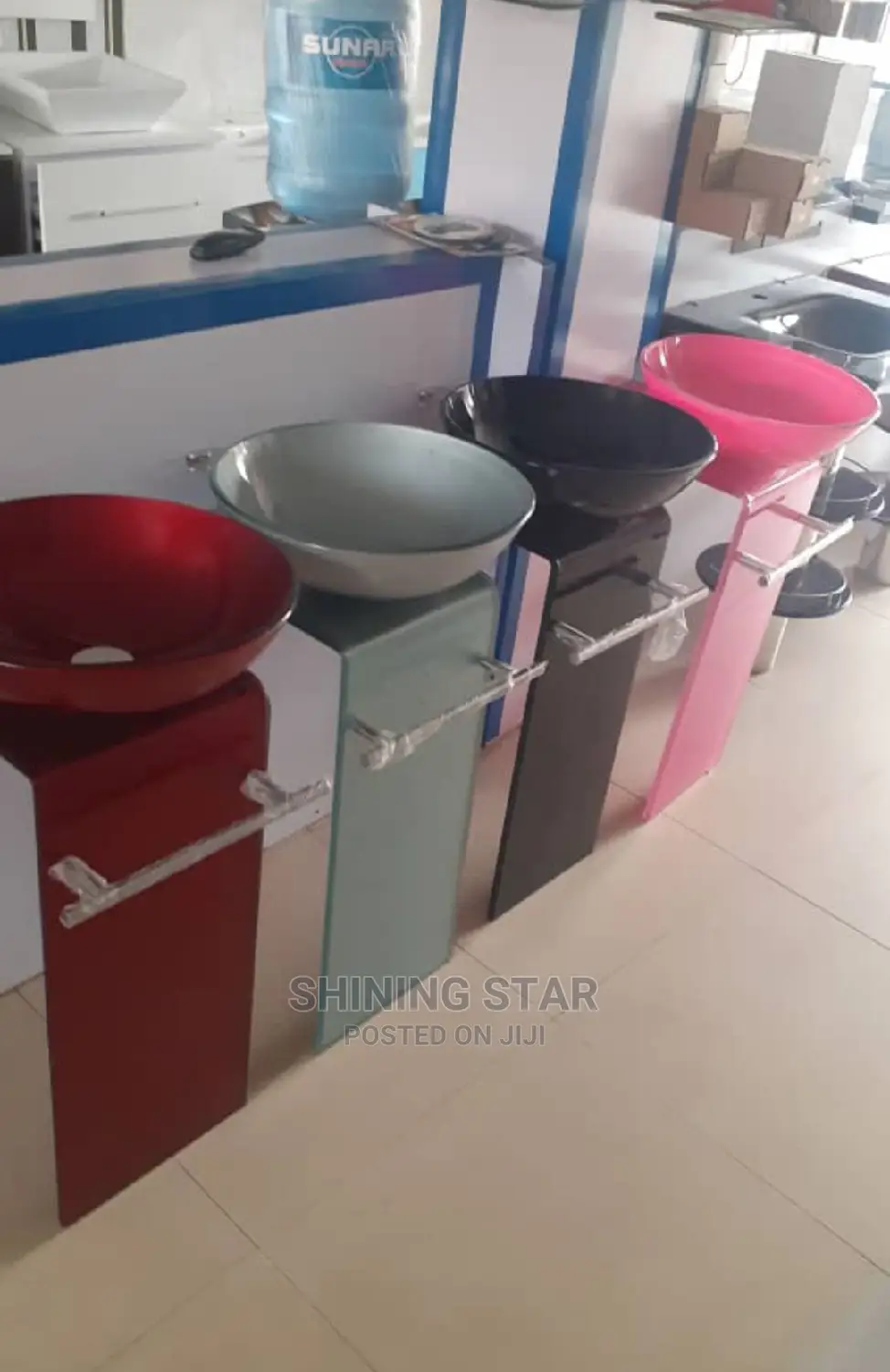L - Shaped Glass Basin With Mirror