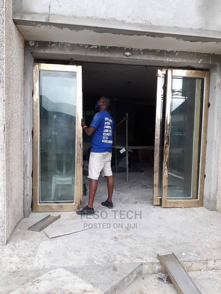 Sliding Door