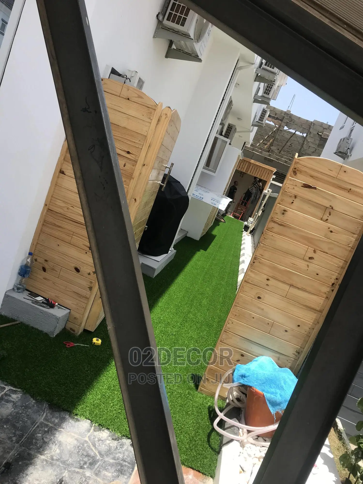 Grass Rugs Made Easy to Install for Corridors