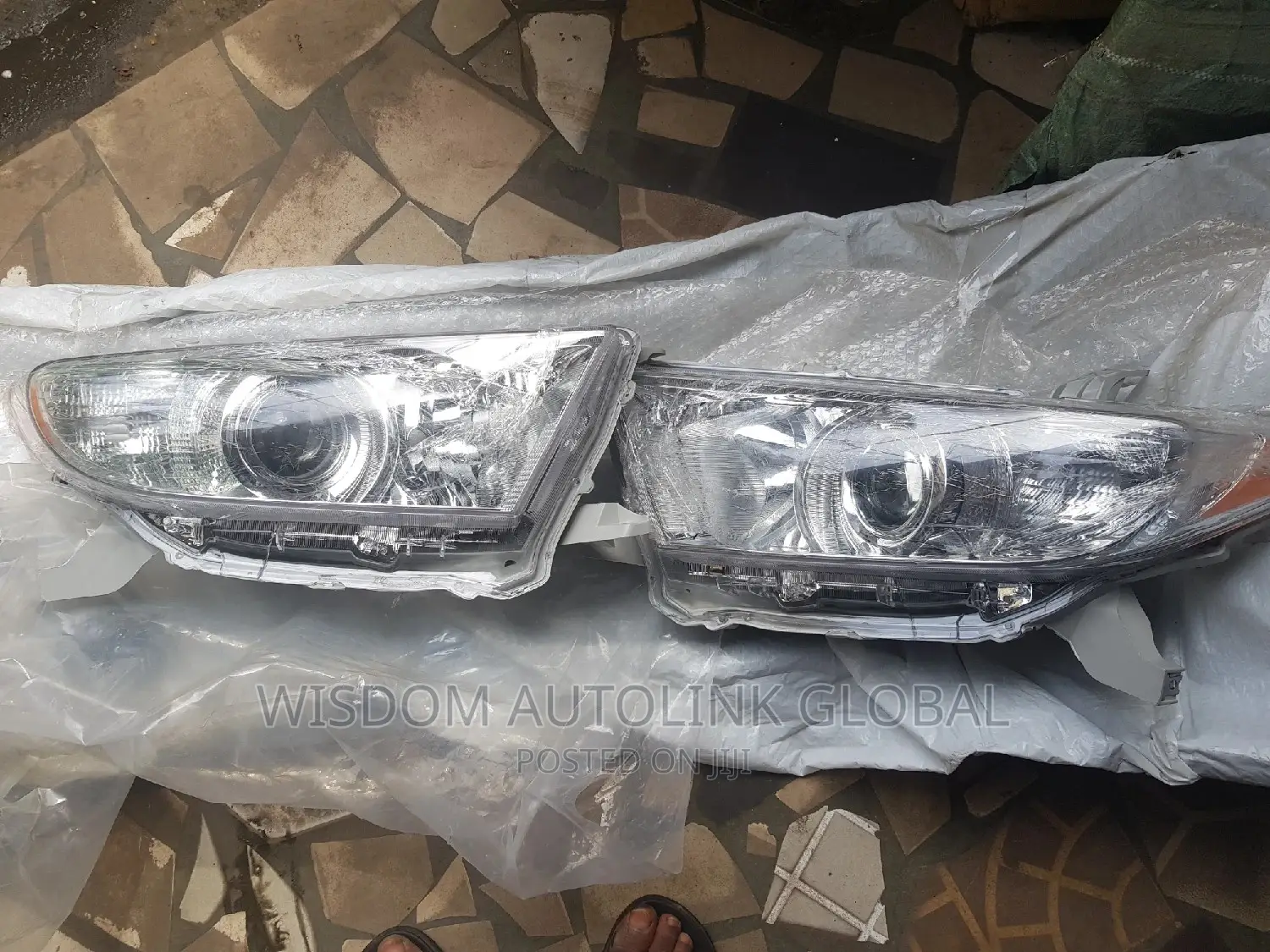 Headlights For Toyota Highlander 2011,2012,2013 Model