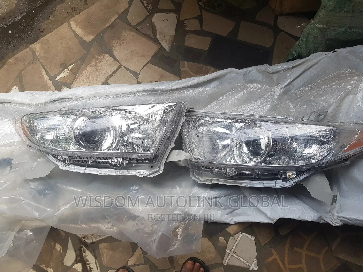 Headlights For Toyota Highlander 2011,2012,2013 Model