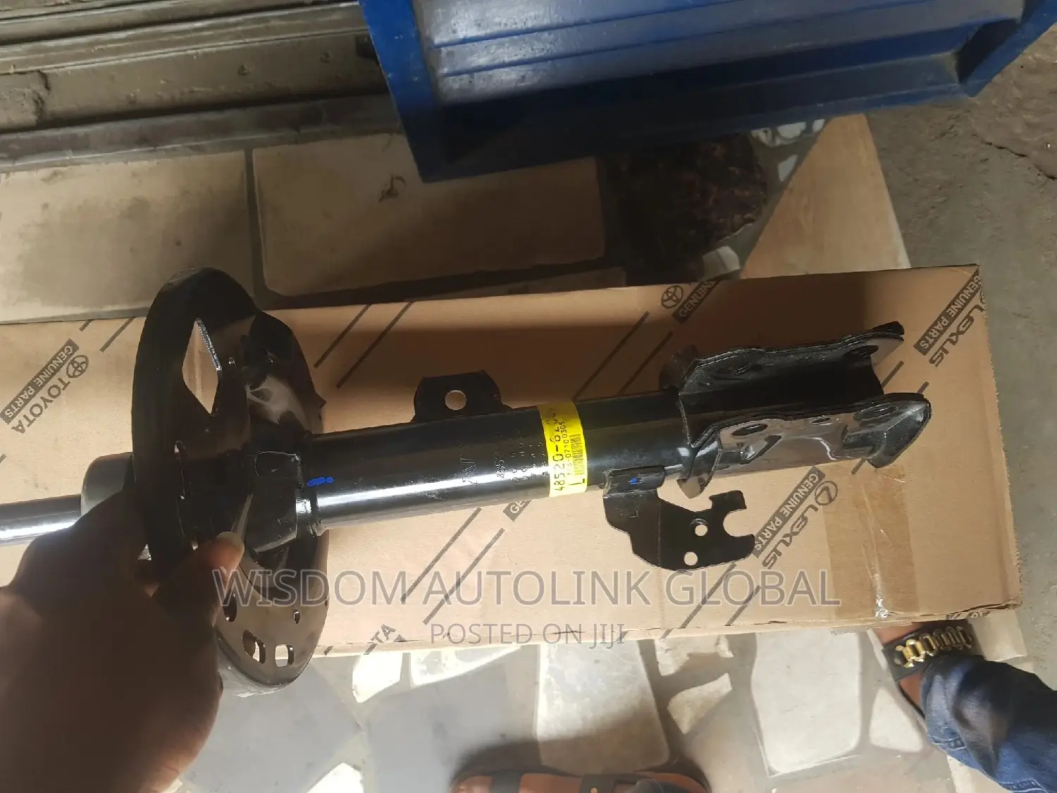Front Shock Absorbers for Toyota Highlander 2017,2018 Model