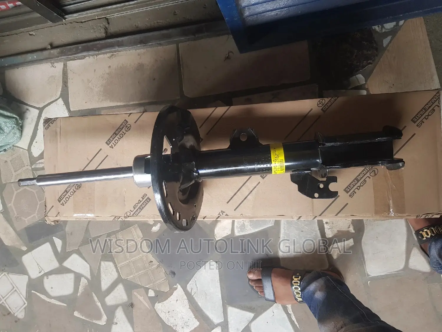 Front Shock Absorbers for Toyota Highlander 2017,2018 Model