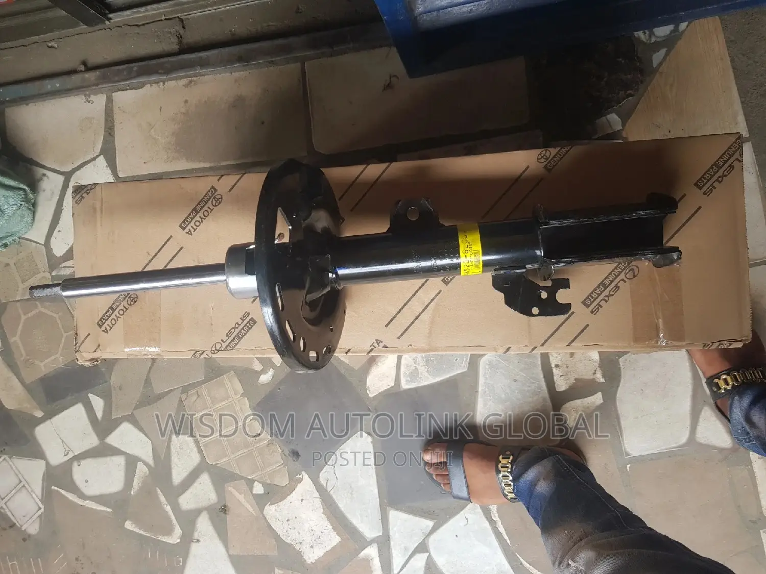 Front Shock Absorbers for Toyota Highlander 2017,2018 Model