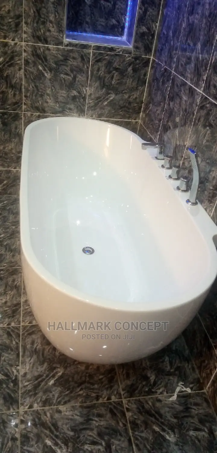 Executive Bath Tub With Inbuilt Mixers.