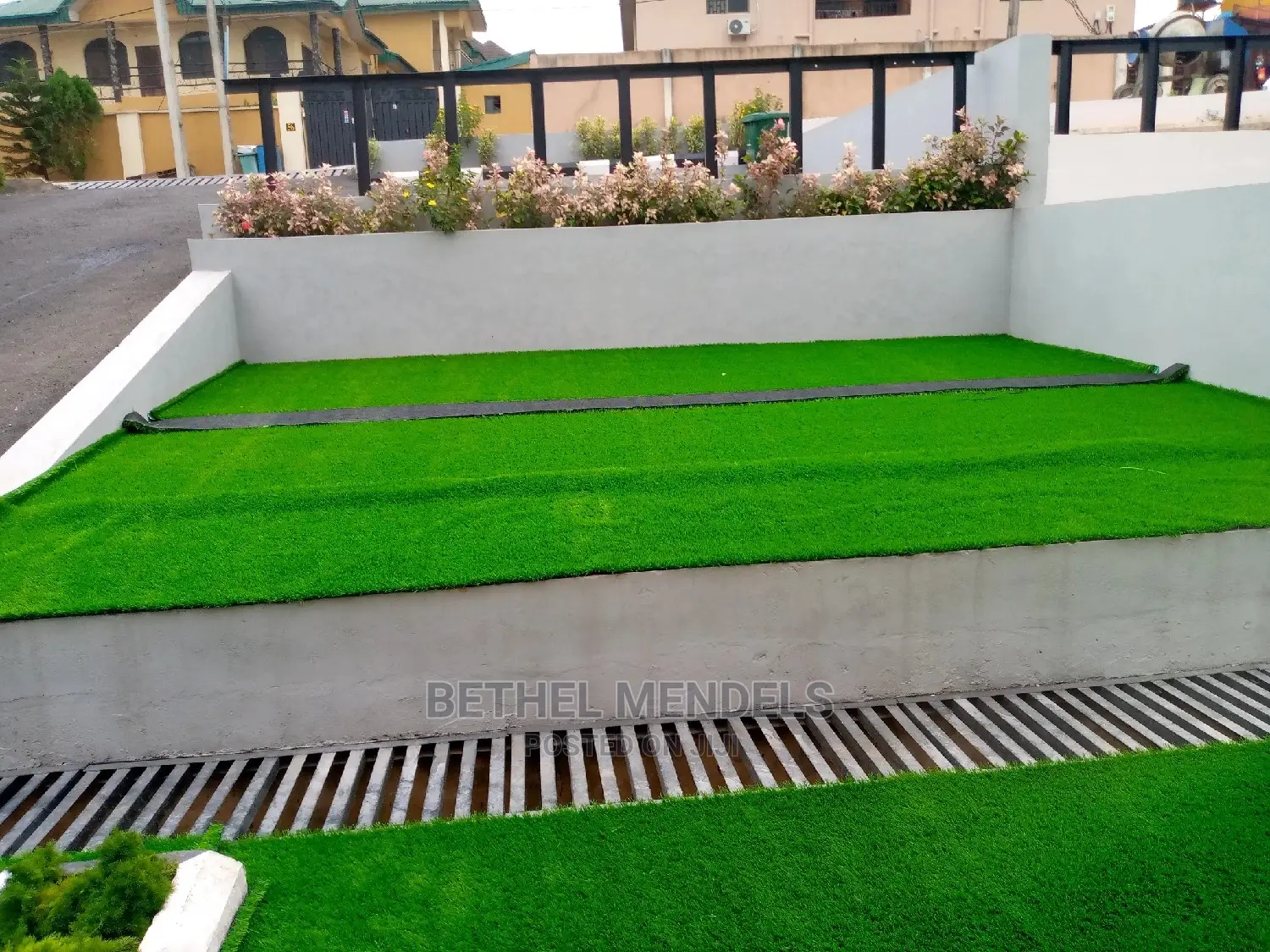 Outdoor Garden Artificial Grass Installation