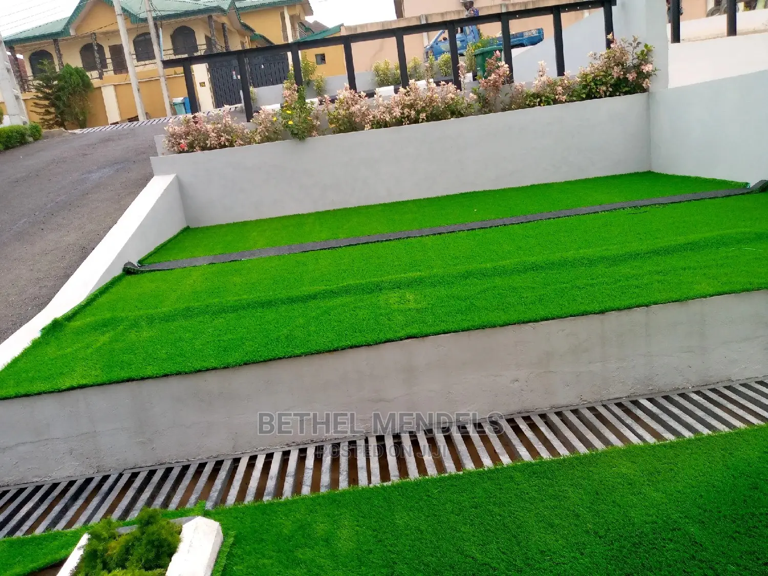 Outdoor Garden Artificial Grass Installation