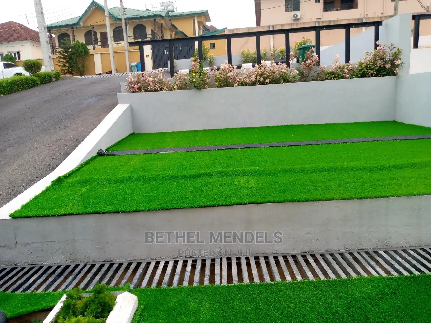 Outdoor Garden Artificial Grass Installation