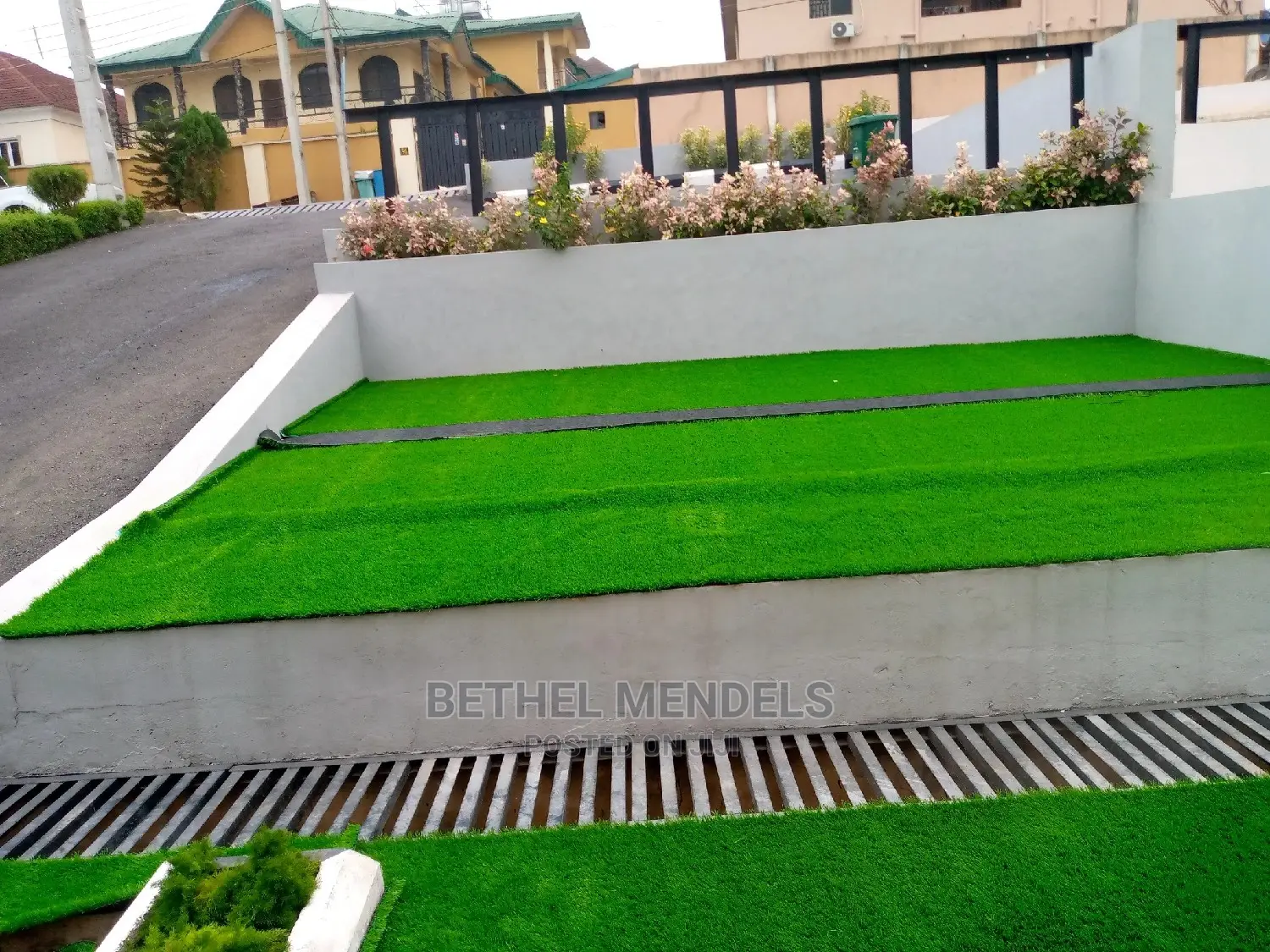 Outdoor Garden Artificial Grass Installation