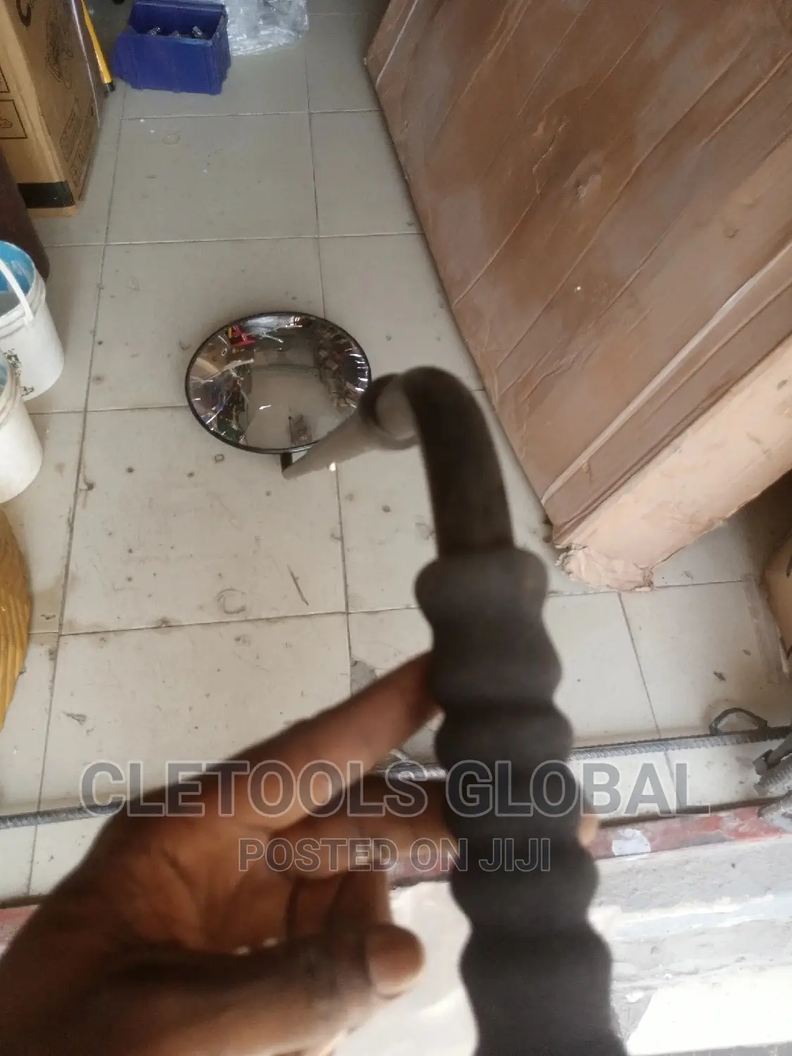 Telescoping Under Vehicle Search Mirror
