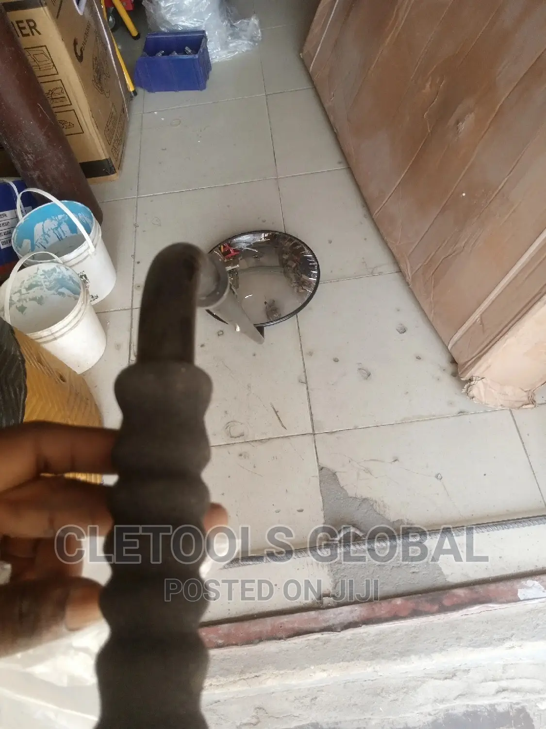 Telescoping Under Vehicle Search Mirror