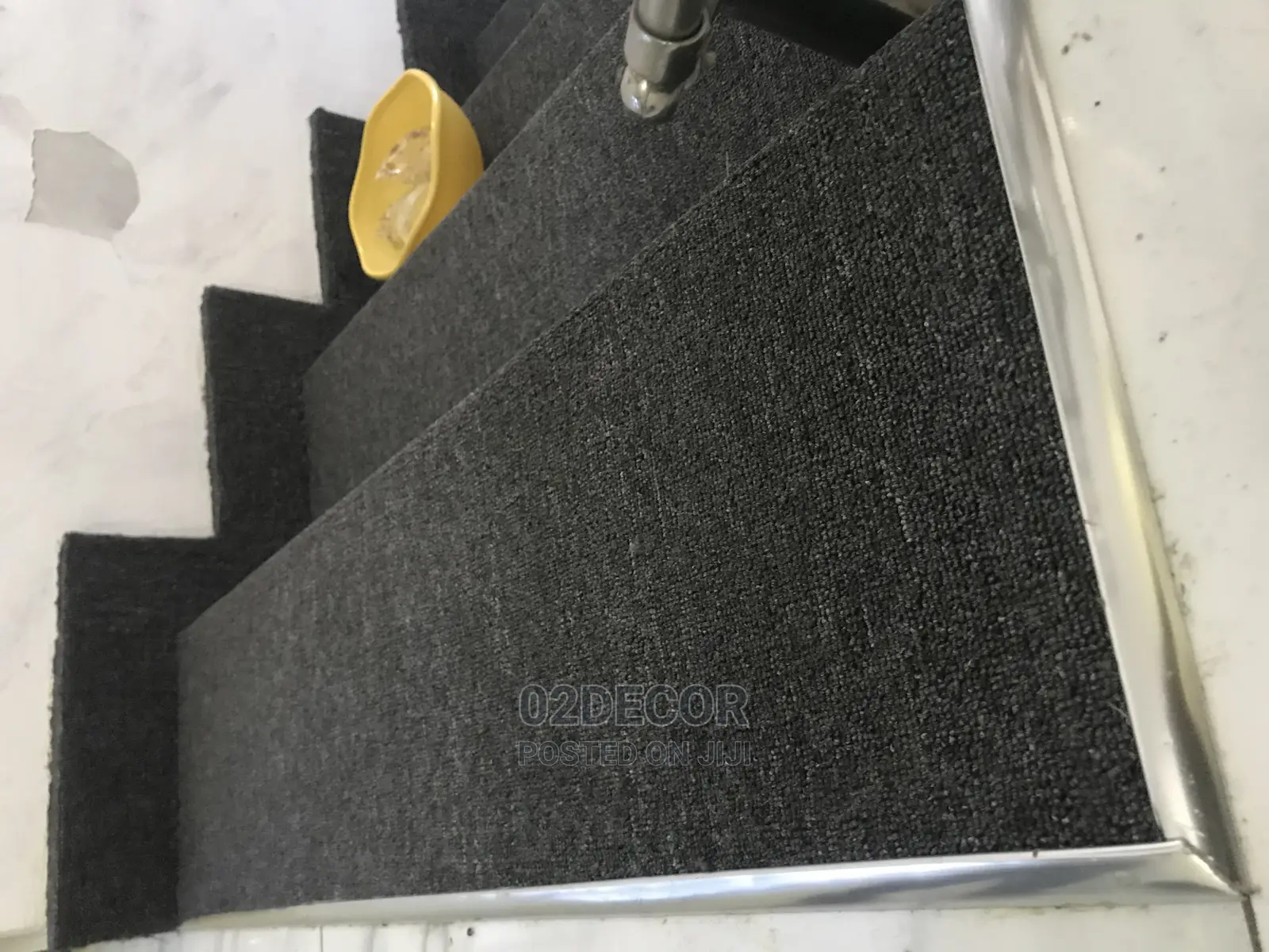 Neat Finishing Staircase Carpeting for Indoor