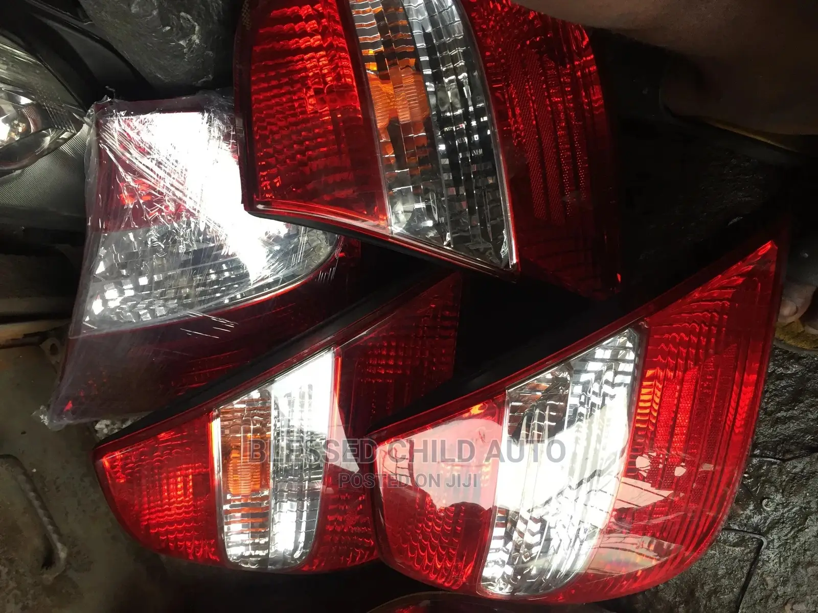 Set Tail Light Toyota Camry 2004