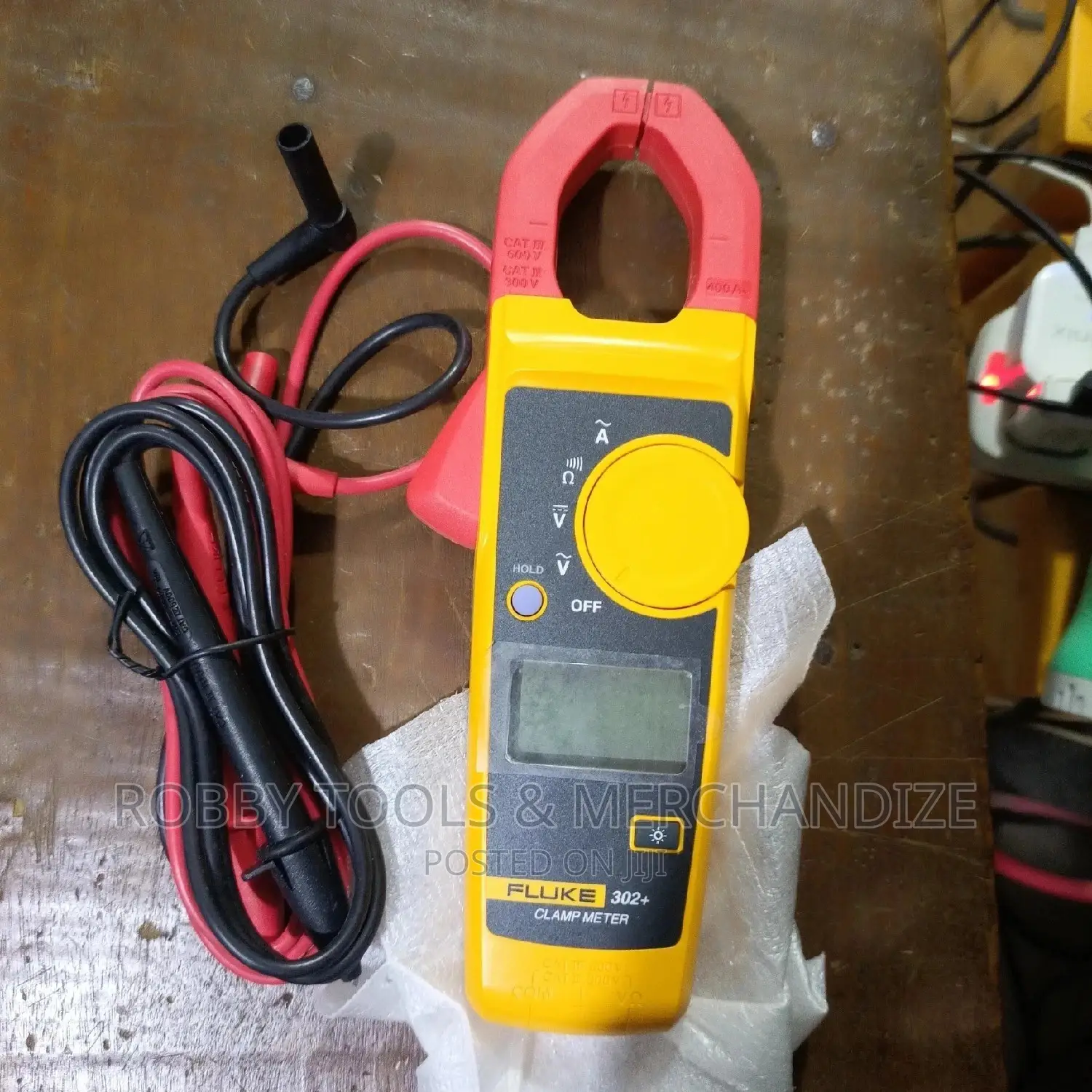 Fluke 302+ CAT Lll Digital Clamp Meter