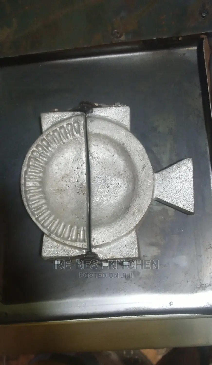 Meat Pie Moulder