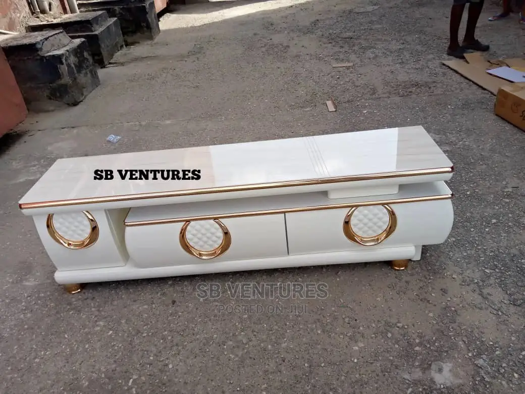 Adjustable Turkey Tv Stand
