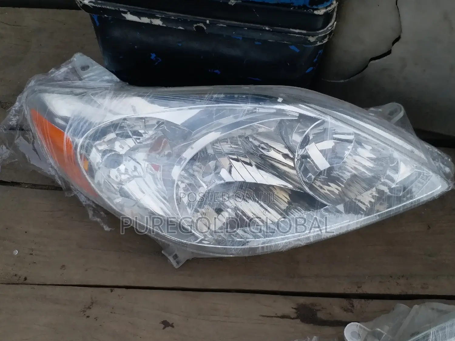 Toyota Matrix 2005 Model Headlamp