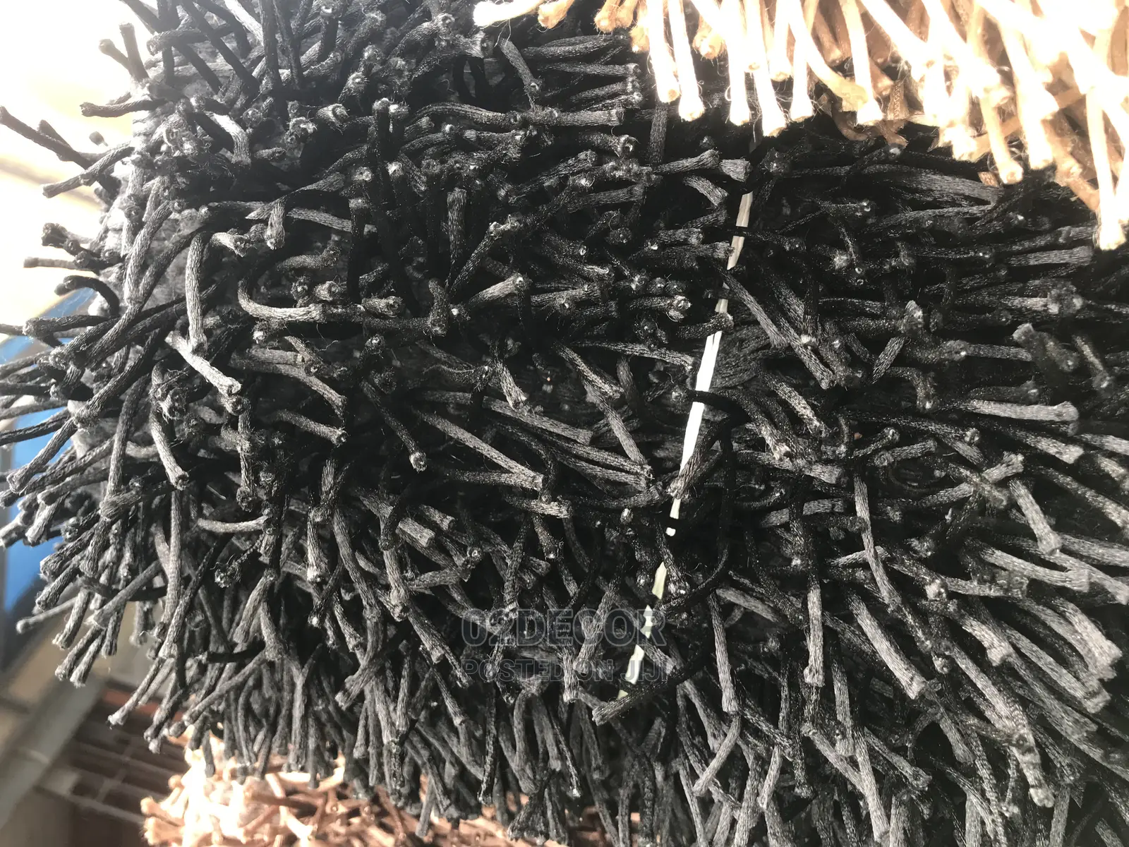 Plain Black Poly Shaggy (4/6)