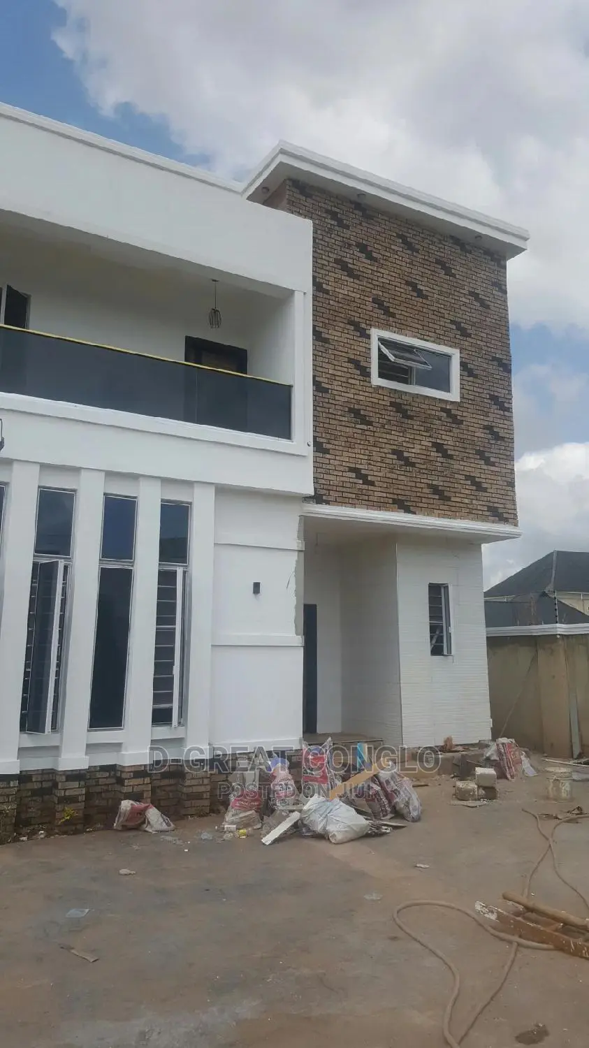 6bdrm Duplex in Gra Asaba, Oshimili South for sale