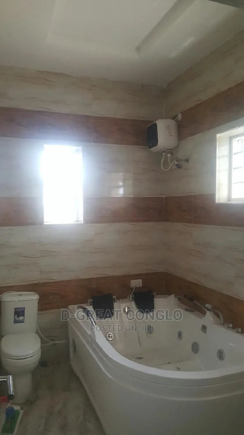6bdrm Duplex in Gra Asaba, Oshimili South for sale