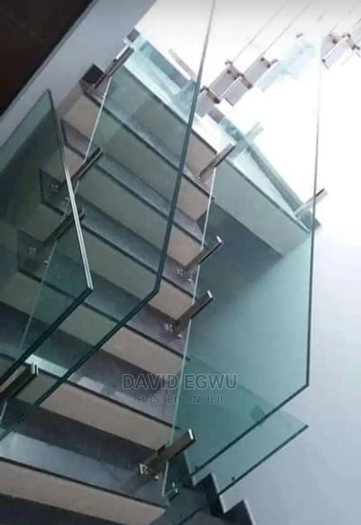 Frameless Glass Staircase and Balcony