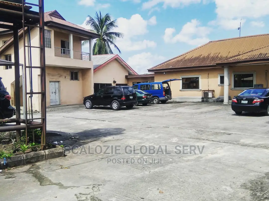 Large Property Comprising of 4 Bedroom Bungalow on 4 Plots