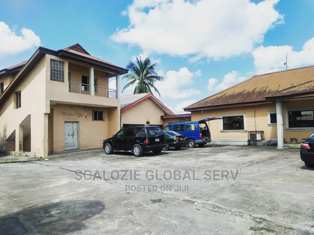 Large Property Comprising of 4 Bedroom Bungalow on 4 Plots