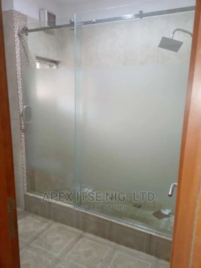 Shower Cubicle 10mm Frosted