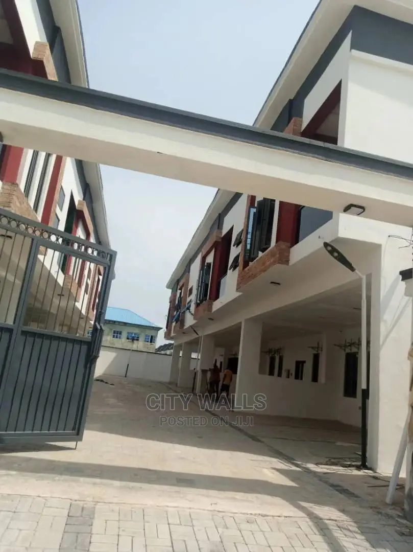 4bdrm Townhouse / Terrace in Spring Garden Estate, Chevron for rent