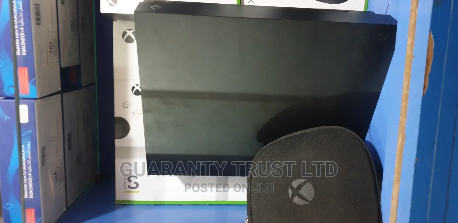 Microsoft Xbox One X 1tb 4k Console + Game